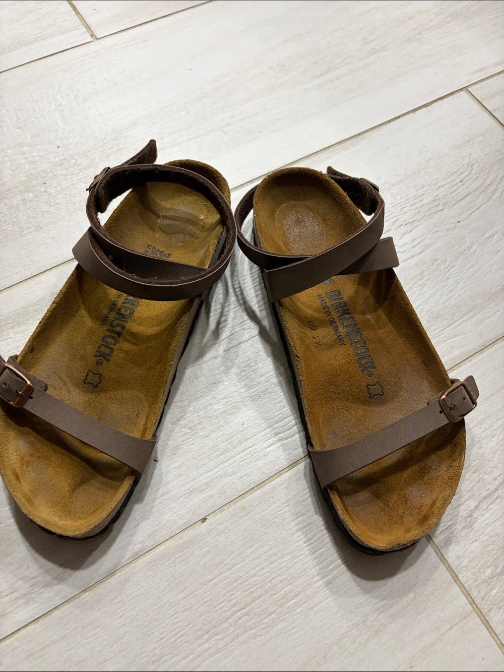 Classic Brown Sandals with Adjustable Straps